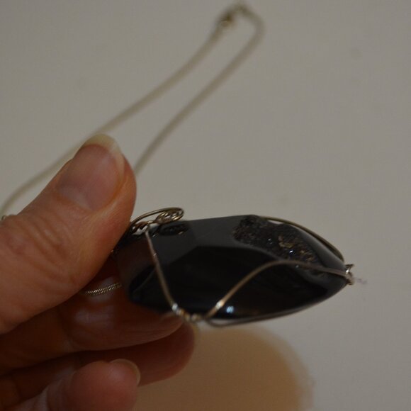 Necklace with Pendant Black Natural Druzy Stone 2'x2' Wired Chain Silvertone~10' - Picture 4 of 9